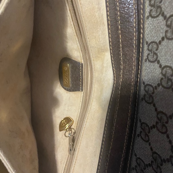 Gucci multi purpose classic purse! Authentic!! Clean, non smoking home. - Picture 5 of 13